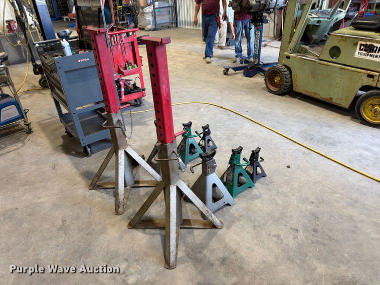 image for item EU5899 (8) Jack stands