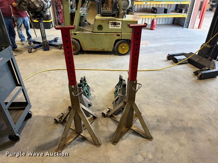 image for item EU5899 (8) Jack stands