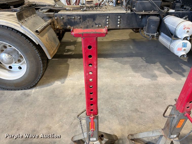 image for item EU5899 (8) Jack stands
