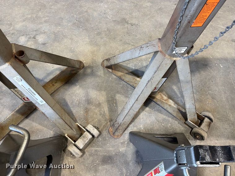 image for item EU5899 (8) Jack stands