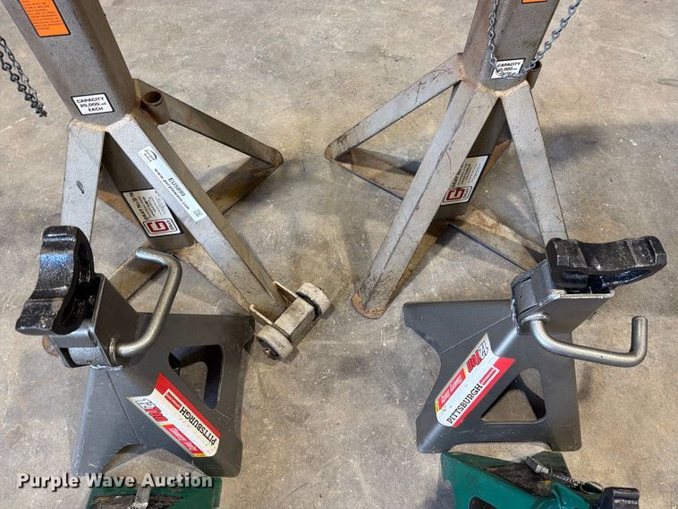image for item EU5899 (8) Jack stands