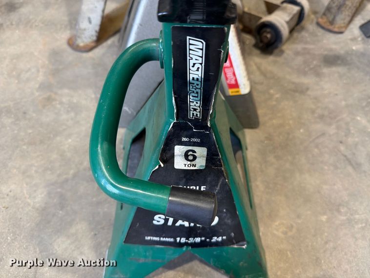 image for item EU5899 (8) Jack stands