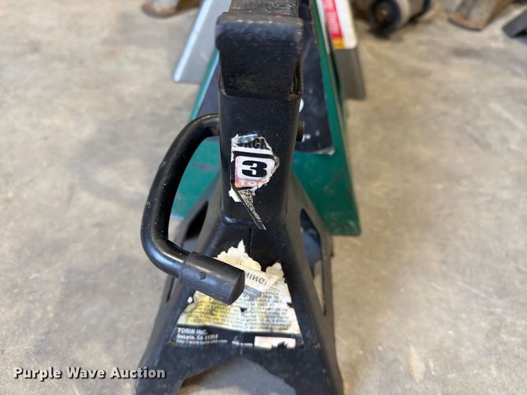 image for item EU5899 (8) Jack stands