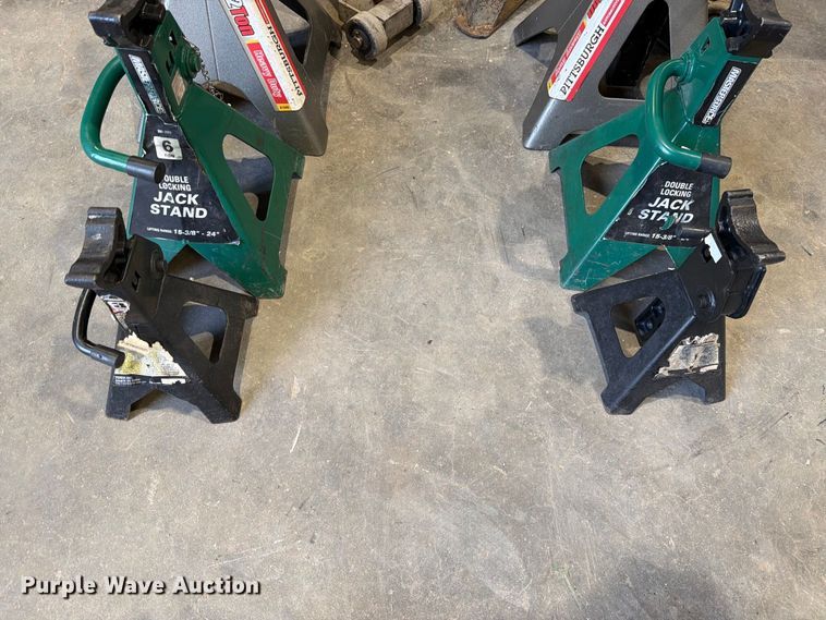 image for item EU5899 (8) Jack stands