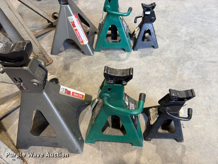 image for item EU5899 (8) Jack stands