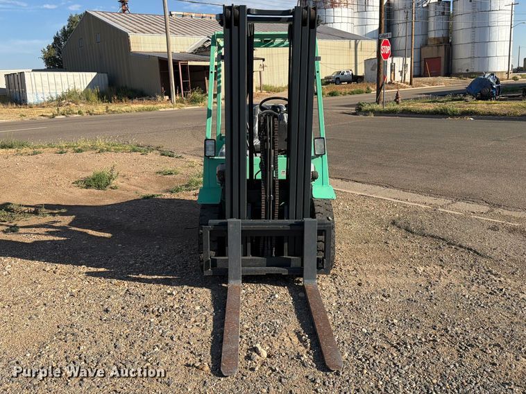 image for item EU5900 1999 Mitsubishi FG25 forklift