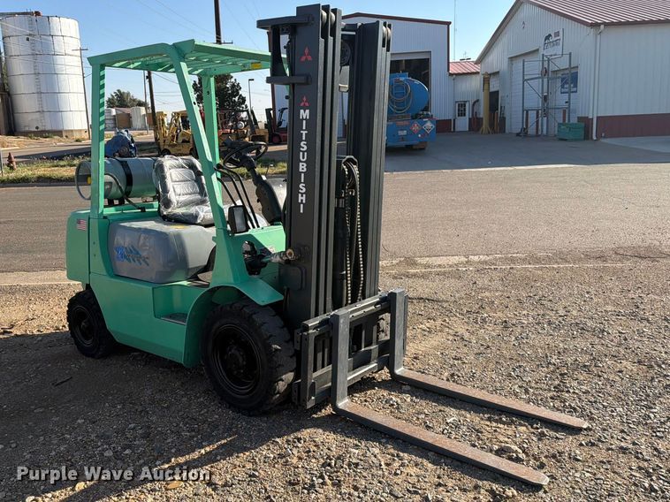 image for item EU5900 1999 Mitsubishi FG25 forklift