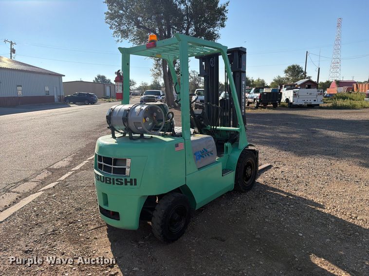 image for item EU5900 1999 Mitsubishi FG25 forklift