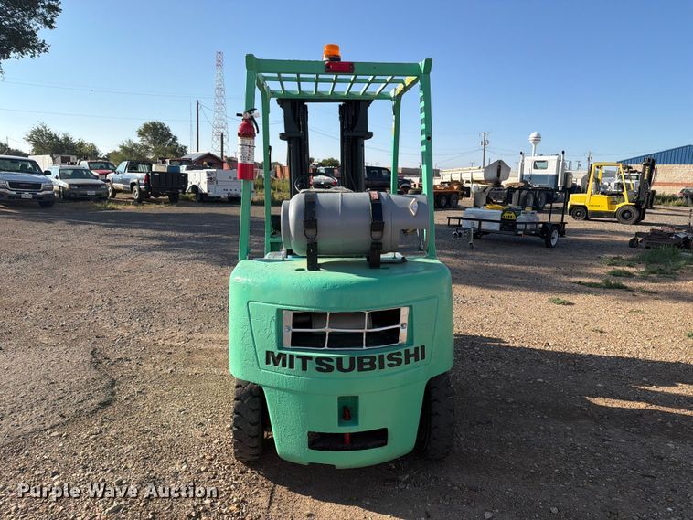 image for item EU5900 1999 Mitsubishi FG25 forklift