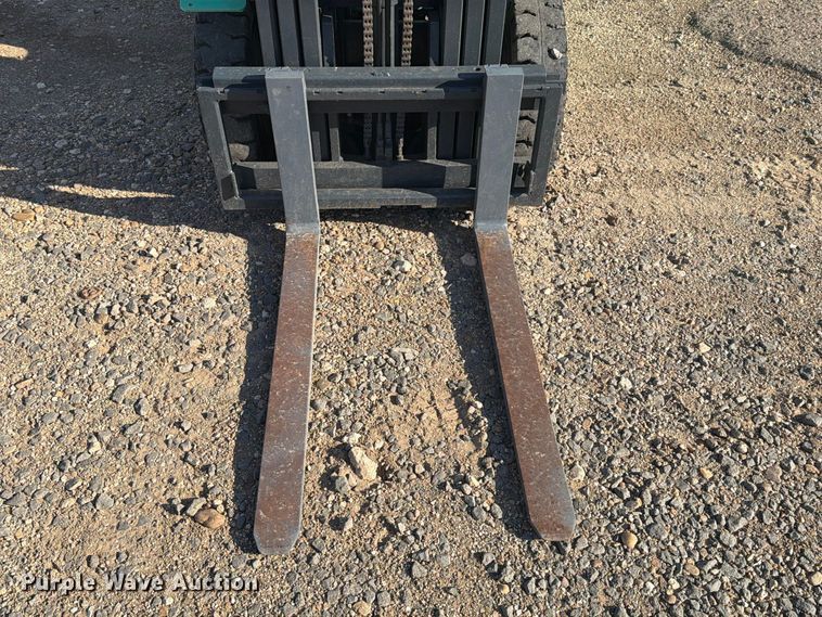 image for item EU5900 1999 Mitsubishi FG25 forklift