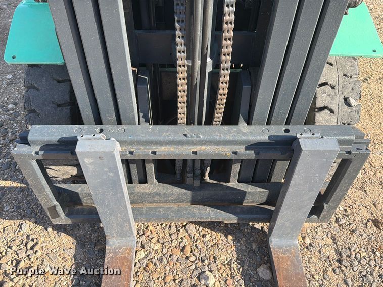 image for item EU5900 1999 Mitsubishi FG25 forklift