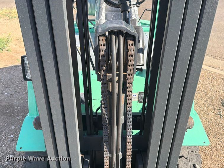 image for item EU5900 1999 Mitsubishi FG25 forklift