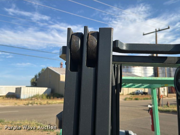image for item EU5900 1999 Mitsubishi FG25 forklift
