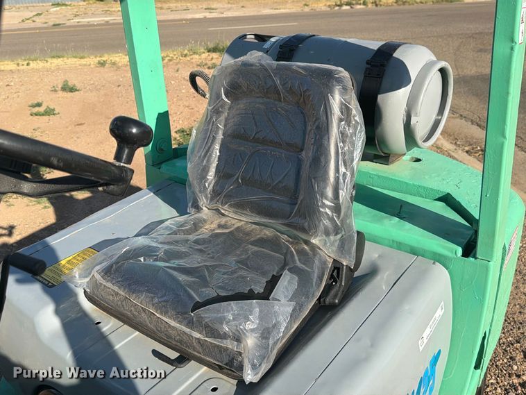 image for item EU5900 1999 Mitsubishi FG25 forklift