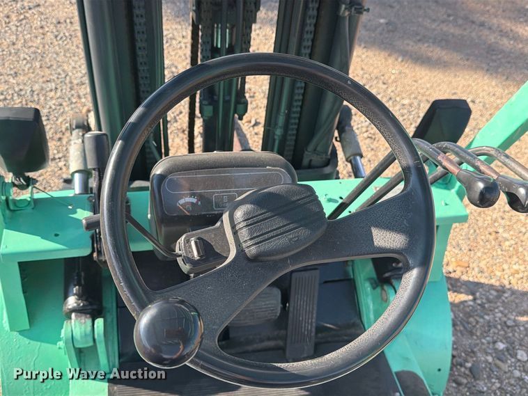 image for item EU5900 1999 Mitsubishi FG25 forklift