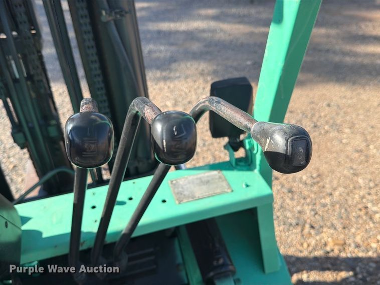 image for item EU5900 1999 Mitsubishi FG25 forklift