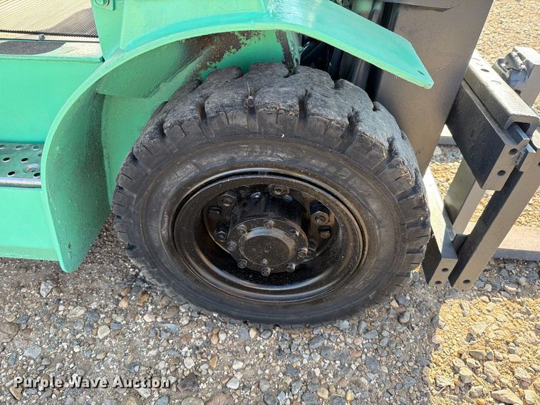 image for item EU5900 1999 Mitsubishi FG25 forklift