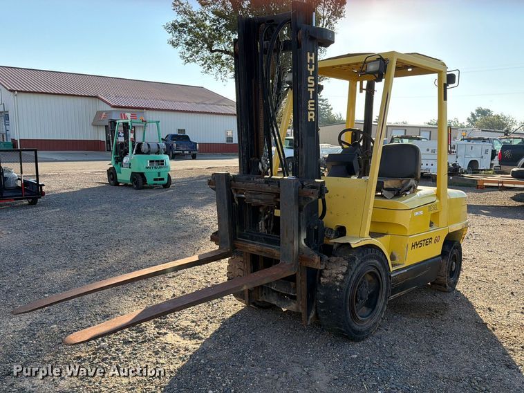image for item EU5902 2001 Hyster H60XM forklift