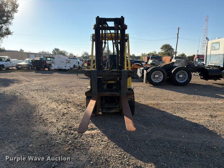 image for item EU5902 2001 Hyster H60XM forklift