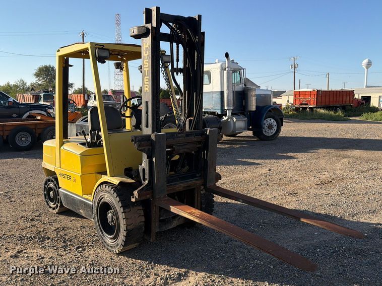 image for item EU5902 2001 Hyster H60XM forklift