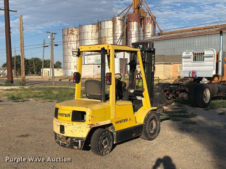 image for item EU5902 2001 Hyster H60XM forklift