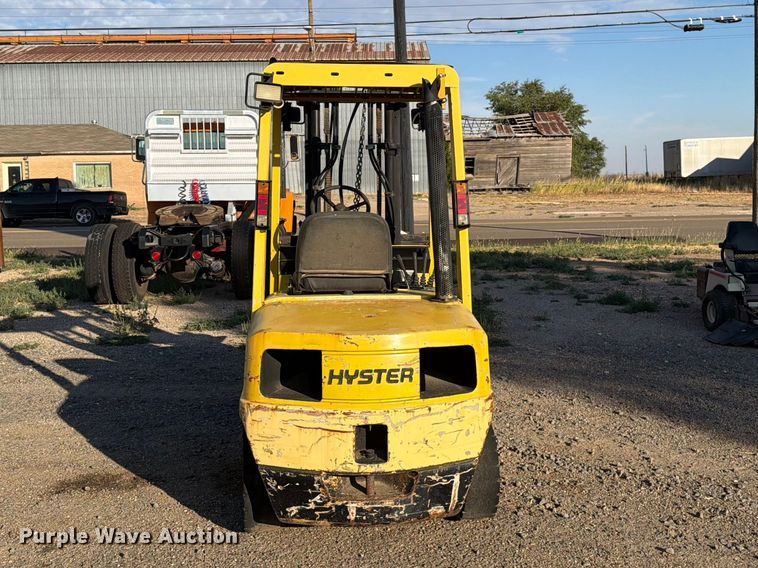 image for item EU5902 2001 Hyster H60XM forklift