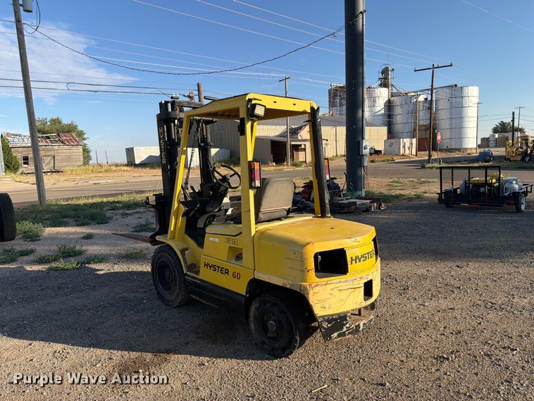 image for item EU5902 2001 Hyster H60XM forklift