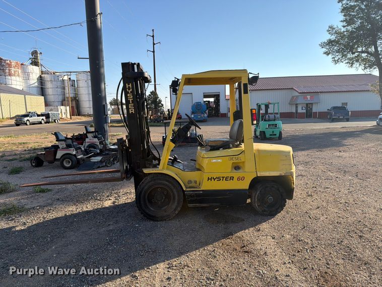 image for item EU5902 2001 Hyster H60XM forklift