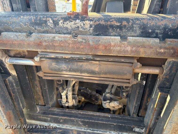 image for item EU5902 2001 Hyster H60XM forklift