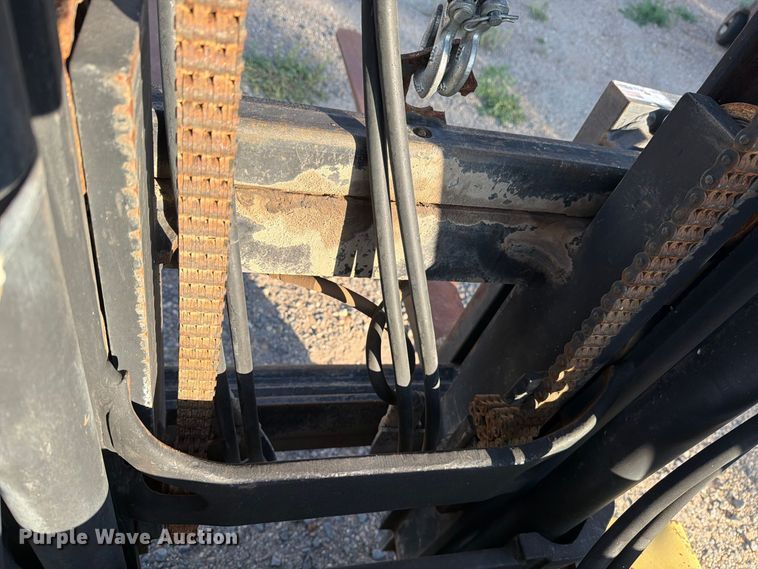 image for item EU5902 2001 Hyster H60XM forklift