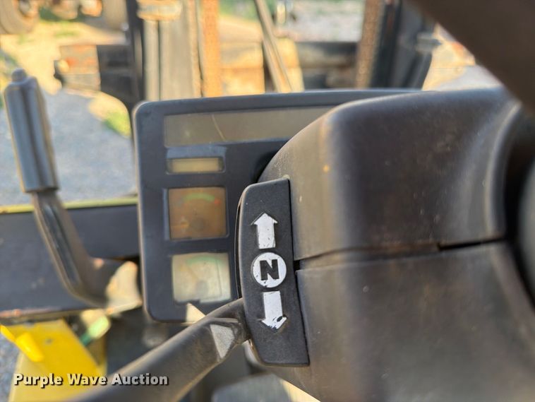 image for item EU5902 2001 Hyster H60XM forklift