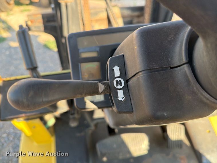 image for item EU5902 2001 Hyster H60XM forklift
