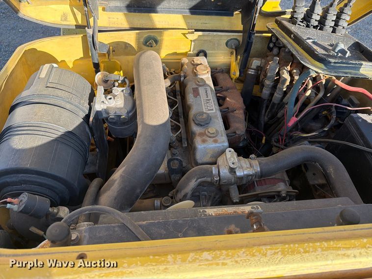 image for item EU5902 2001 Hyster H60XM forklift