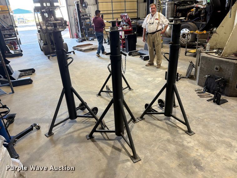image for item EU5903 (4) Maschinenbau Haldenwang jack stands