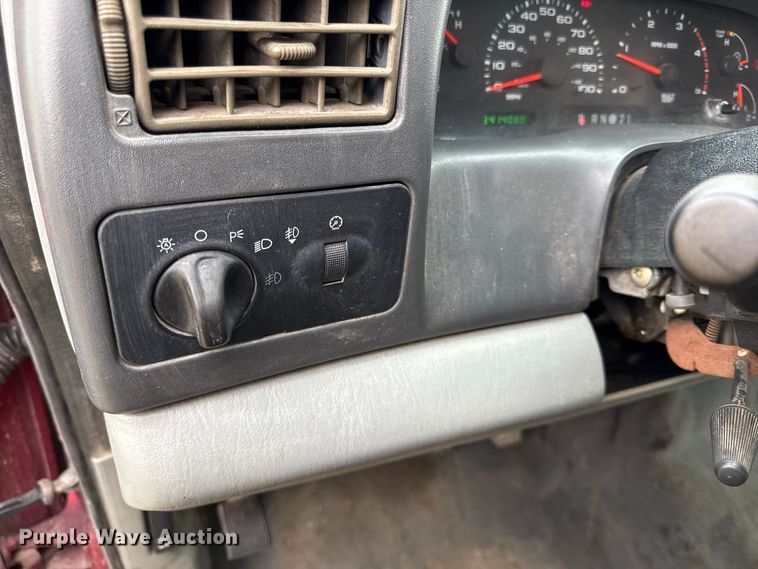 image for item EV6185 2003 Ford F250 Super Duty Ext. Cab pickup truck