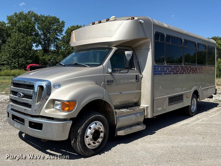 image for item EV6193 2010 Ford F650 Super Duty shuttle bus