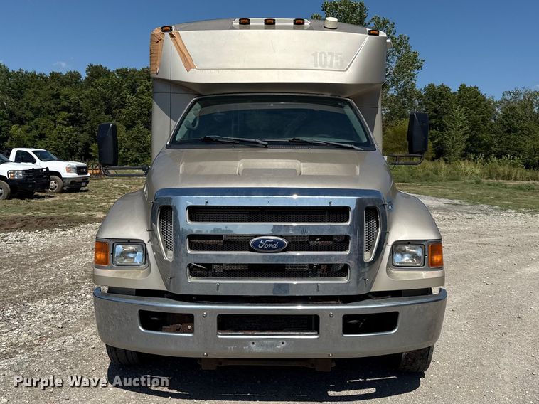 image for item EV6193 2010 Ford F650 Super Duty shuttle bus