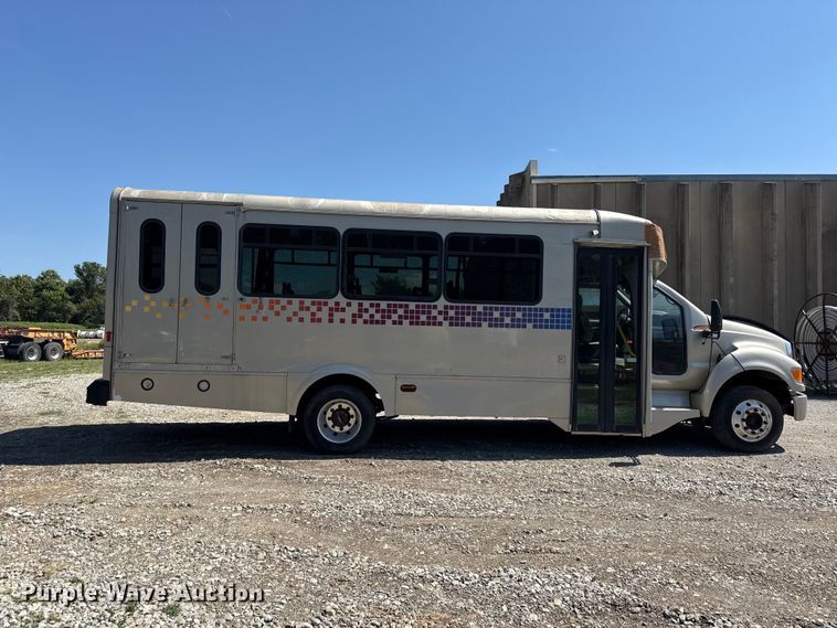 image for item EV6193 2010 Ford F650 Super Duty shuttle bus