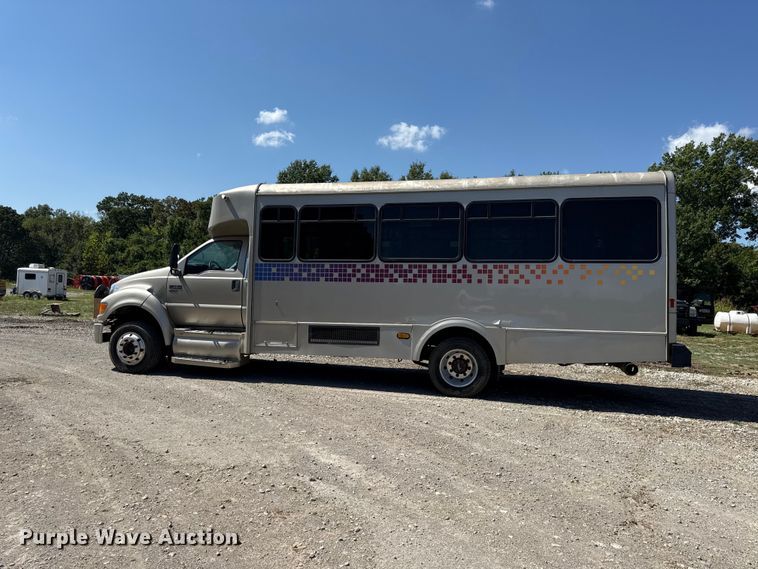 image for item EV6193 2010 Ford F650 Super Duty shuttle bus