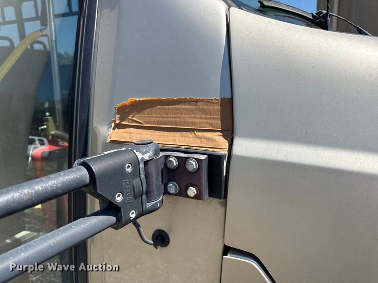 image for item EV6193 2010 Ford F650 Super Duty shuttle bus