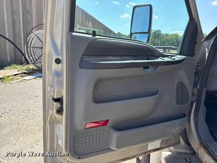 image for item EV6193 2010 Ford F650 Super Duty shuttle bus