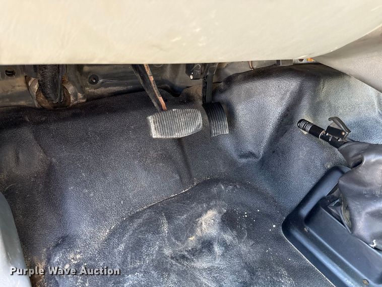 image for item EV6193 2010 Ford F650 Super Duty shuttle bus