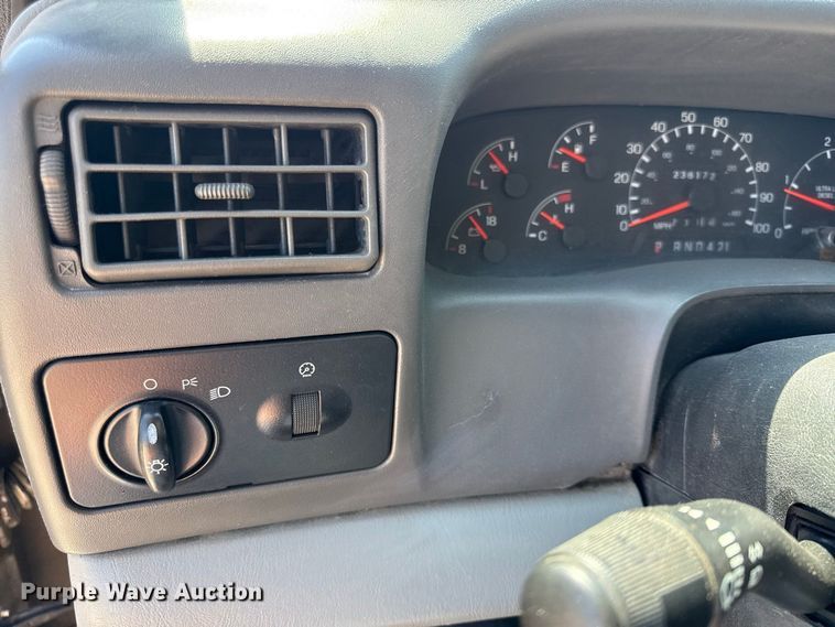 image for item EV6193 2010 Ford F650 Super Duty shuttle bus