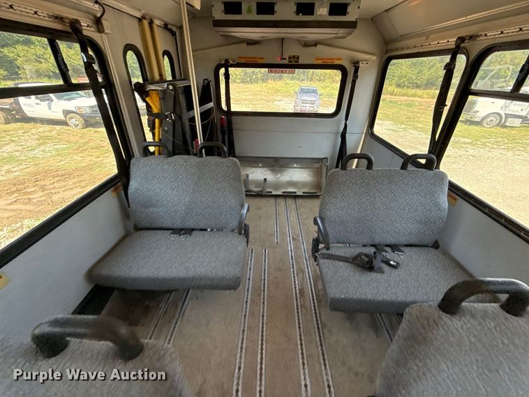image for item EV6193 2010 Ford F650 Super Duty shuttle bus