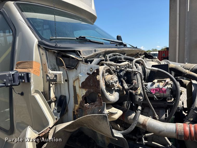 image for item EV6193 2010 Ford F650 Super Duty shuttle bus