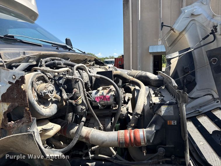 image for item EV6193 2010 Ford F650 Super Duty shuttle bus