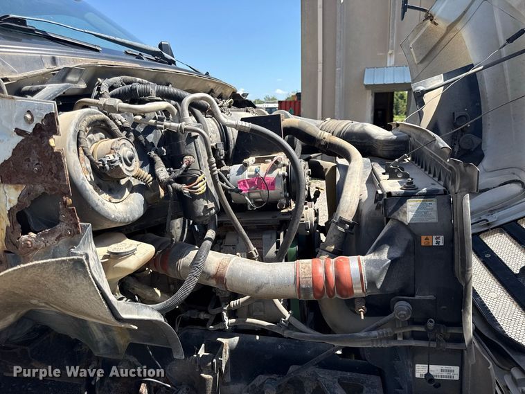 image for item EV6193 2010 Ford F650 Super Duty shuttle bus
