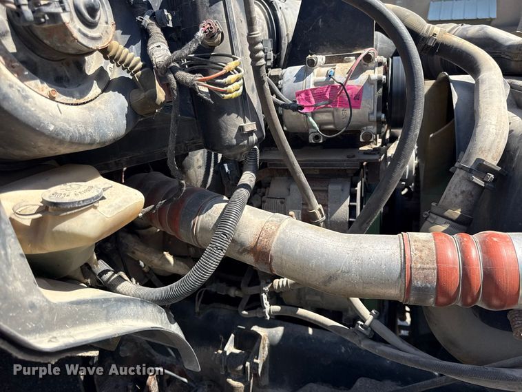 image for item EV6193 2010 Ford F650 Super Duty shuttle bus