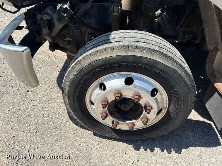 image for item EV6193 2010 Ford F650 Super Duty shuttle bus
