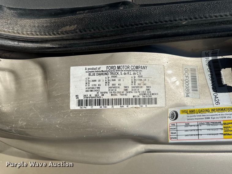 image for item EV6193 2010 Ford F650 Super Duty shuttle bus